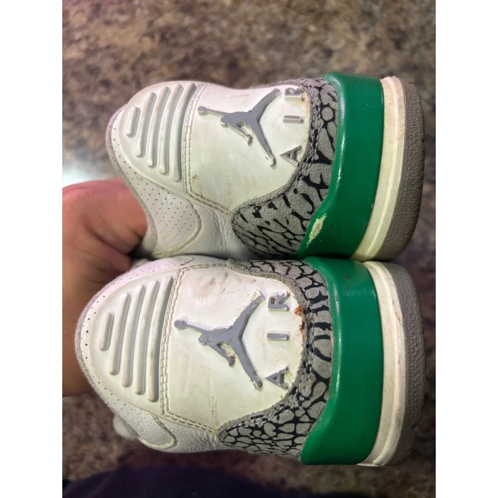 Air Jordan 3 Retro Lucky Green White Sneakers CK9246-136 Womens 7.5
